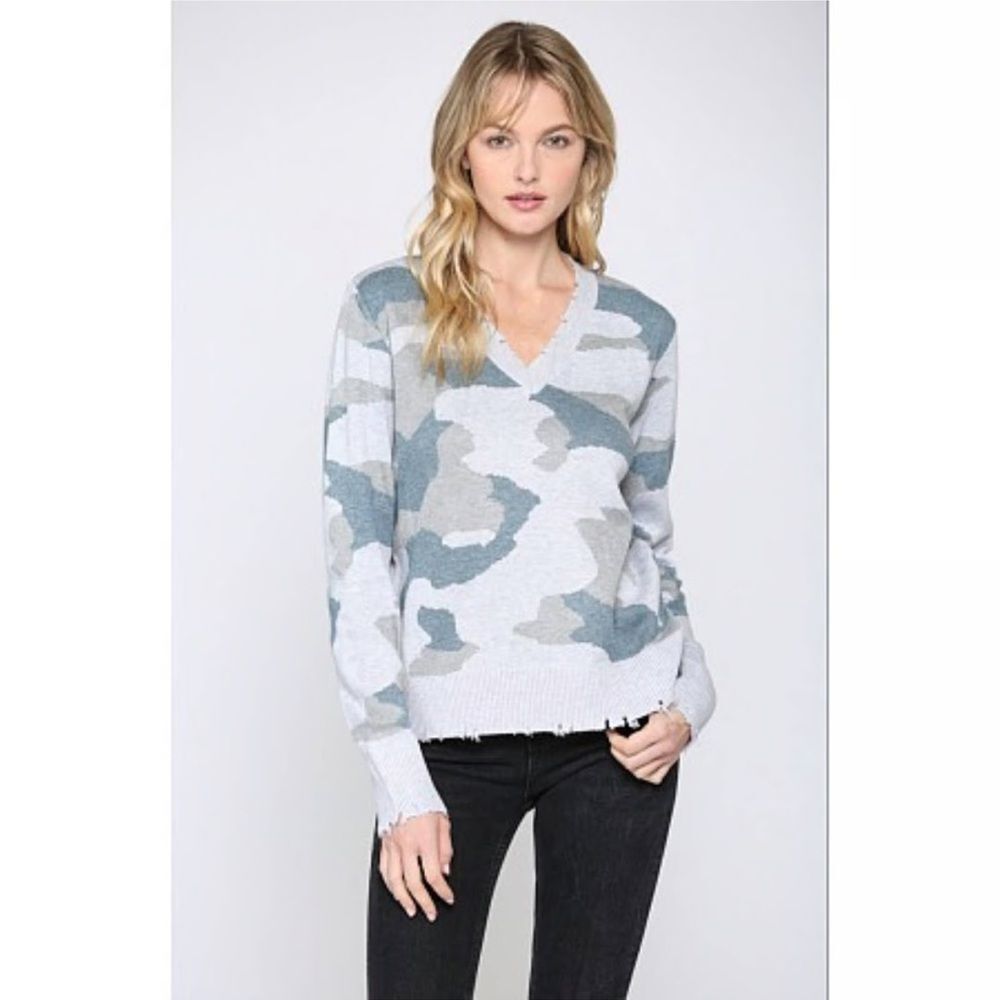 Fate Sweater Women's Small Camo Print Distressed V Neck Pullover Gray Blue